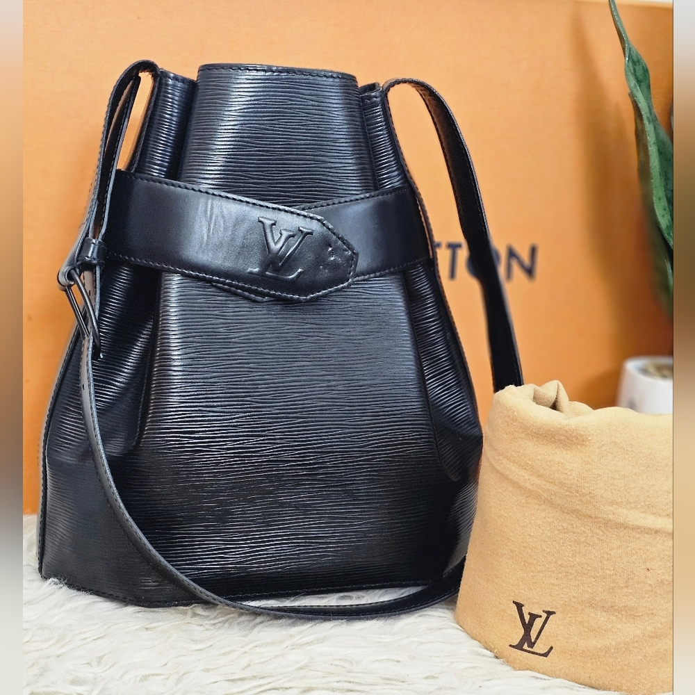 Black Louis Vuitton Women's Bag Epi